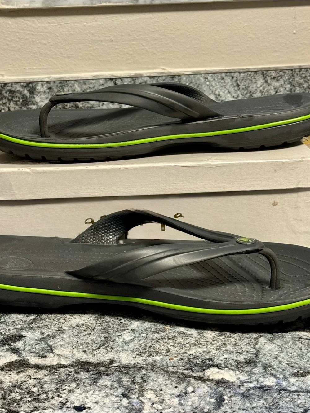 Crocs Crocband Flip Flops Men’s 11 Gray Lime Green Thong Sandals
